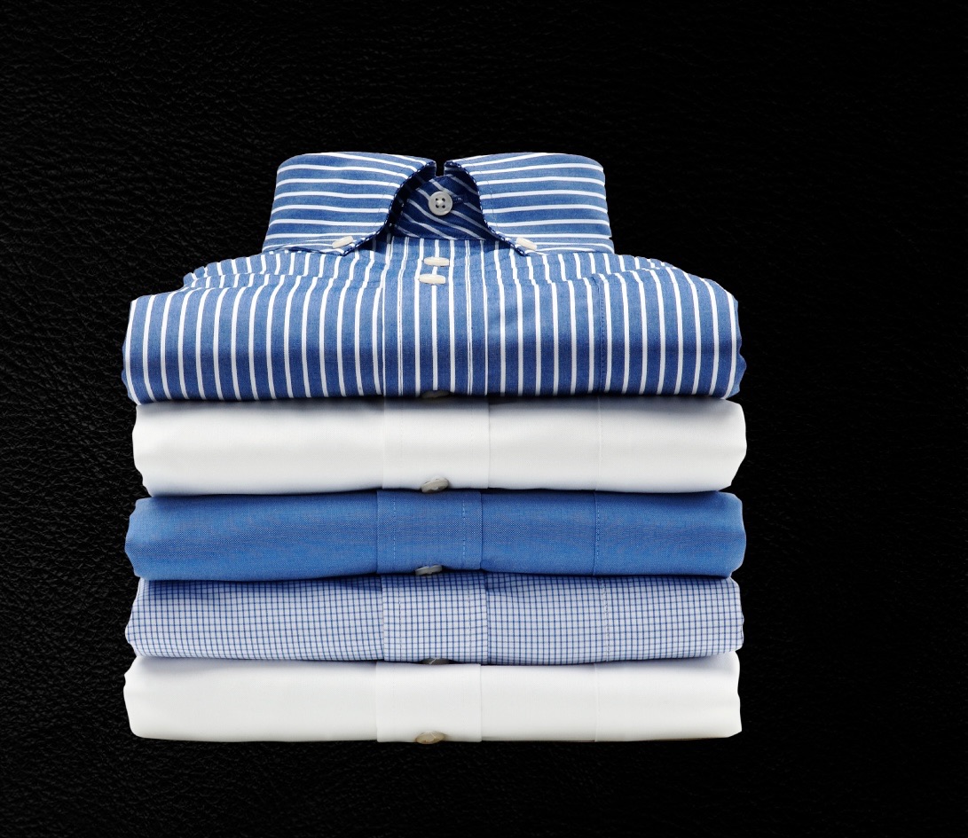 Muestra de logos bordados en camisas Edgar Castillo